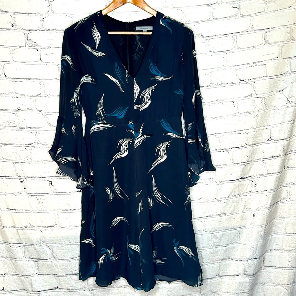 Classifies Entier Black Blue Long Flutter Sleeves V-Neck Silk Dress Size 6